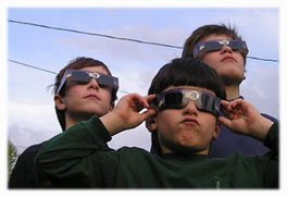 Jongens met eclipsbril